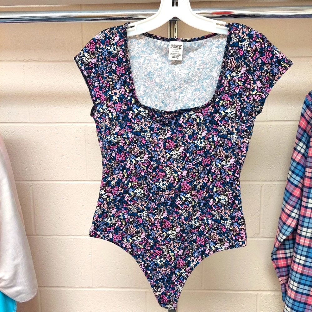 🌸💜Floral Victoria PINK secret top size L